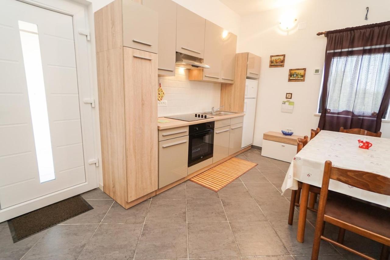 Apartments Mira Savudrija Crveni Vrh Luaran gambar