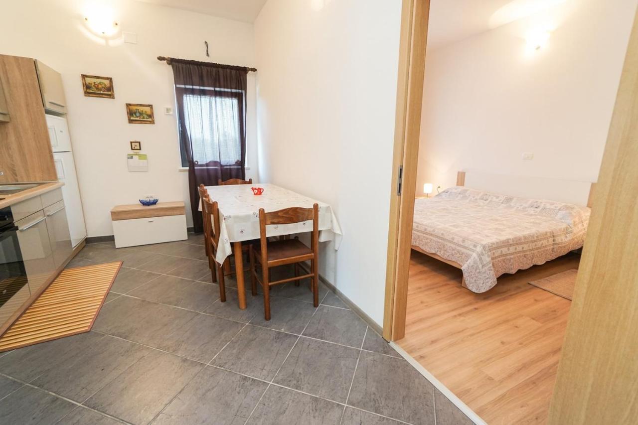 Apartments Mira Savudrija Crveni Vrh Luaran gambar