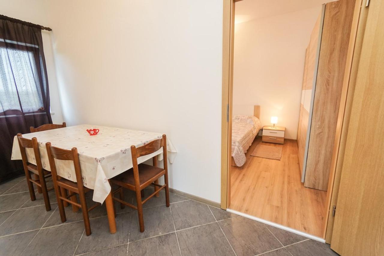 Apartments Mira Savudrija Crveni Vrh Luaran gambar
